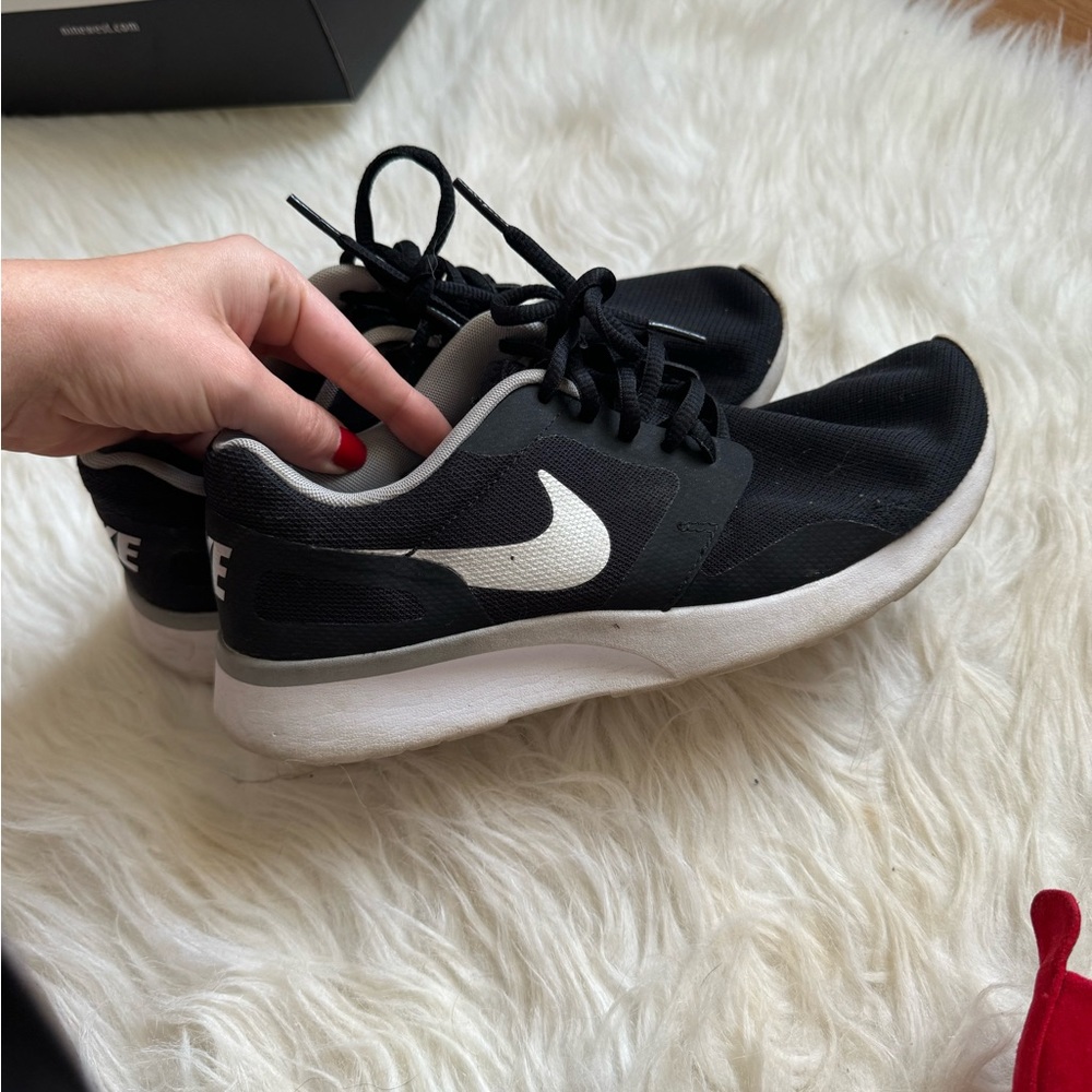 Nike - Picture 2 of 3
